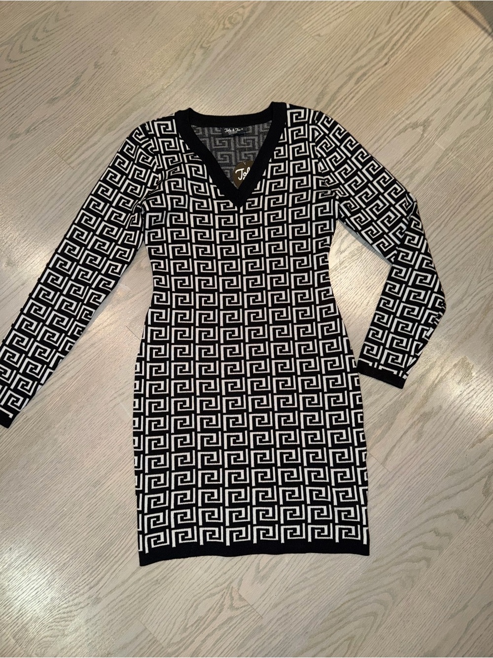 Jolie & Joy Geometric Black & White V-Neck Long Sleeve Dress